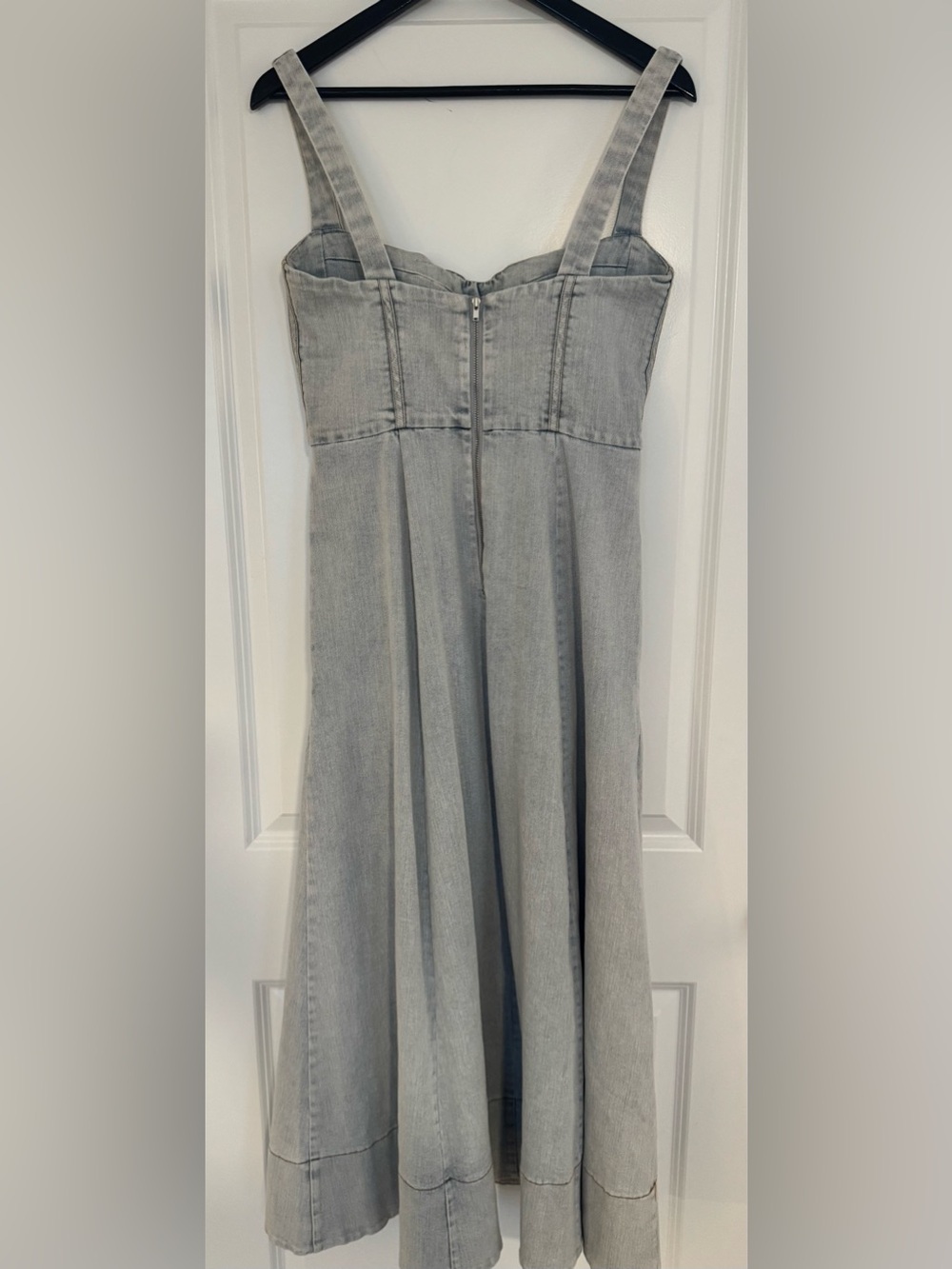 Like New! Bardot Light Wash Denim Corset Midi Dress/ Size 6 - Picture 9 of 9